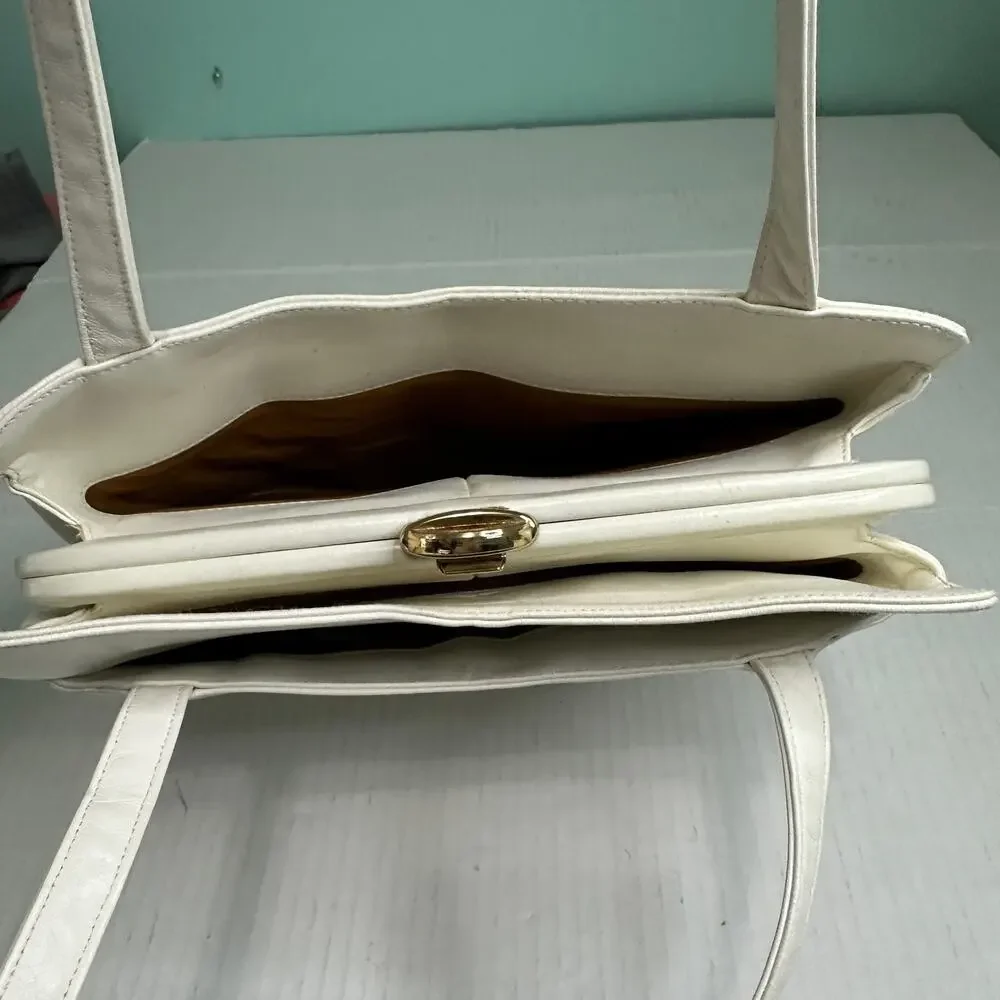 Vintage 1980 Purse with Fold Out Mirror White‎ Made in Italy